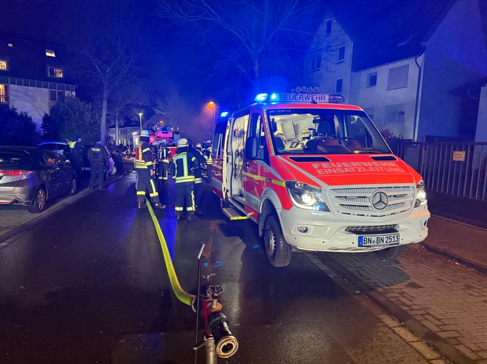 FW-BN: Mehrere Wohngebäude mussten nach Tiefgaragenbrand zeitweise geräumt werden