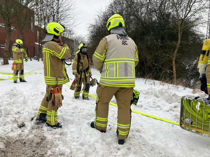 FW Hannover: Leckage an einem Gastank