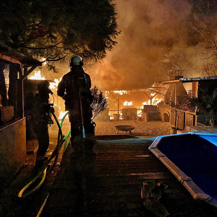 FW-NE: Silvester 2025: Bilanz der Feuerwehr zum Jahreswechsel 2025/2026 | 24 Einsätze in 24 Stunden