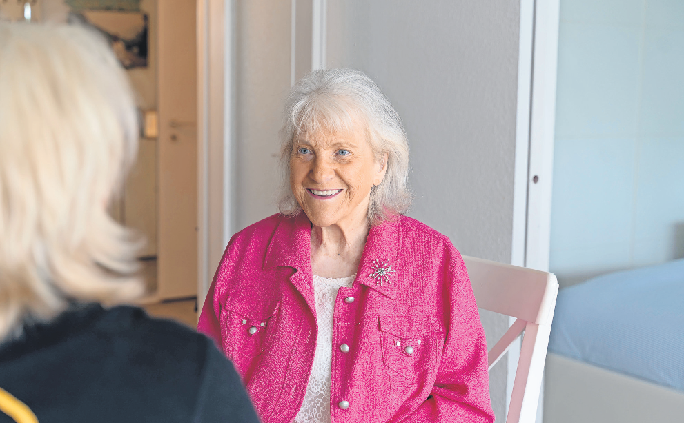 Ein Betreuungskonzept des ambulanten Pflegedienstes aus Schleswig-Holstein wirkt seit 2020 sozialer Isolation entgegen und stärkt Lebensqualität älterer Menschen im Alltag.