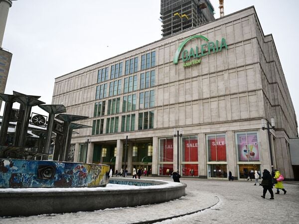 12.01.2026, Berlin: Das Kaufhaus Galeria Kaufhof am Alexanderplatz. (zu dpa: «ZLB spricht sich für Einzug am Alexanderplatz aus») Foto: Sebastian Gollnow/dpa +++ dpa-Bildfunk +++