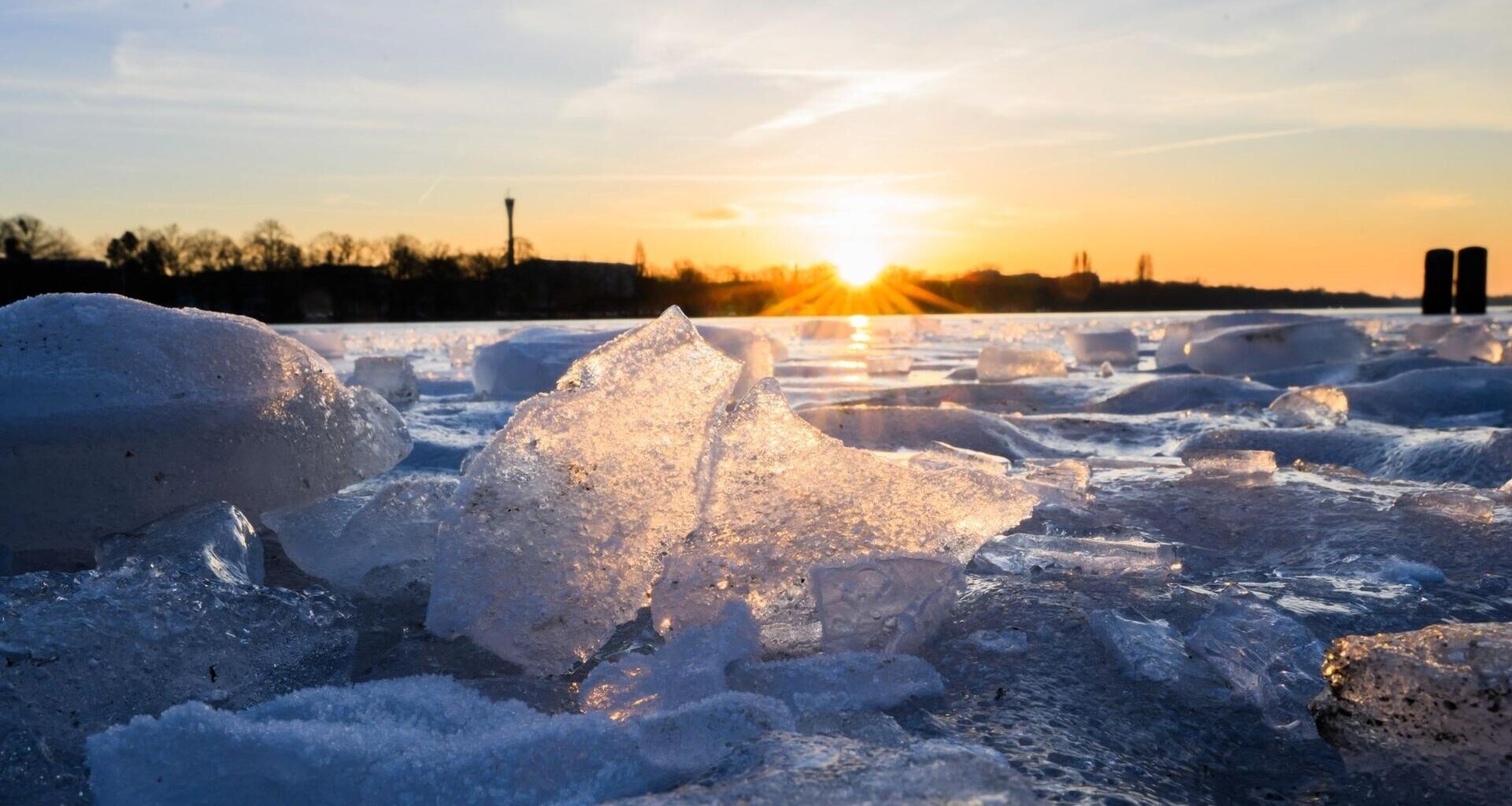 Gefährliche Eisflächen – Städte warnen vor Lebensgefahr