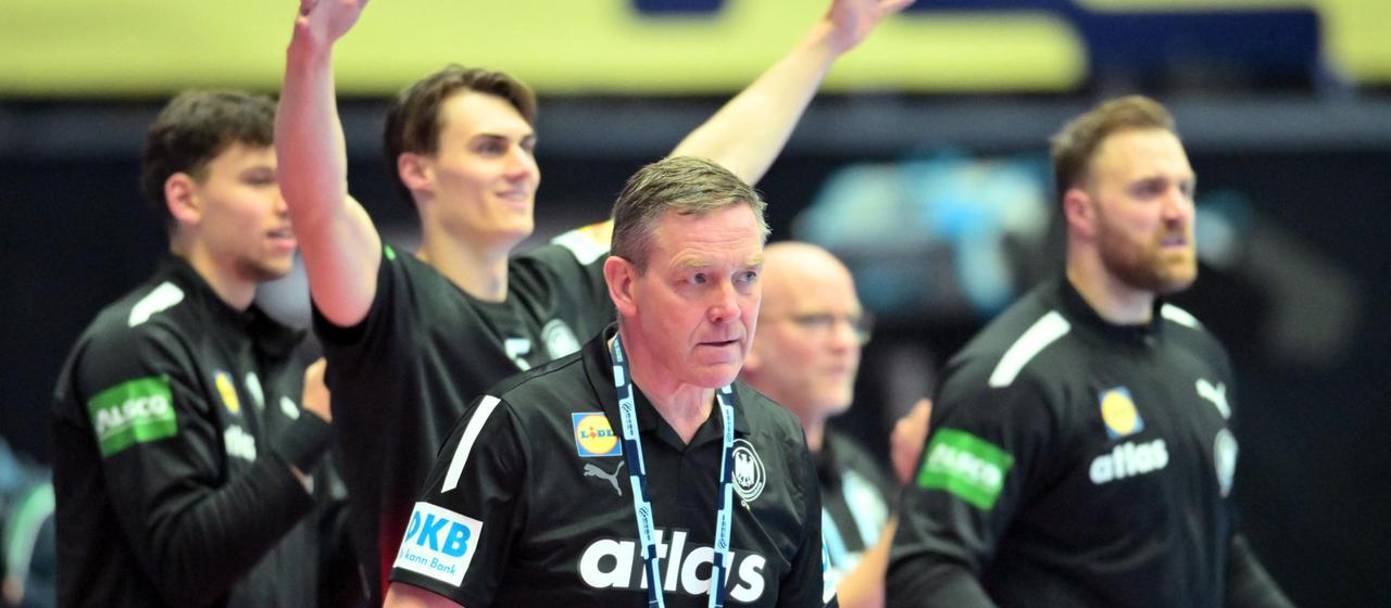 Alfred Gislason vor der deutschen Bank