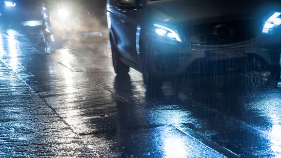 Am Abend und in der Nacht zu Montag ist mit Glätte und Schnee zu rechnen. (Themenbild)