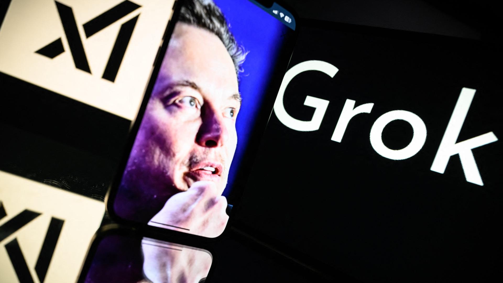 Zu sehen ist der Schriftzug "Grok" neben einem Portait Foto von Elon Musk mit nachdenklicher Mimik
