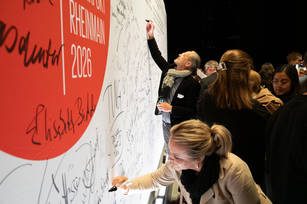 Große Beteiligung: Im April 2024 fand die Signing Ceremony zum Auftakt der World Design Capital Frankfurt/Rhein-Main im Congress Park Hanau statt.