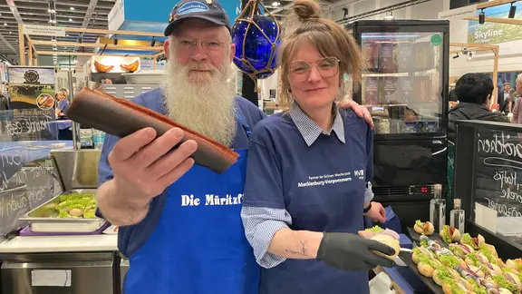 Die Müritzfischer präsentieren sich auf der Grünen Woche.