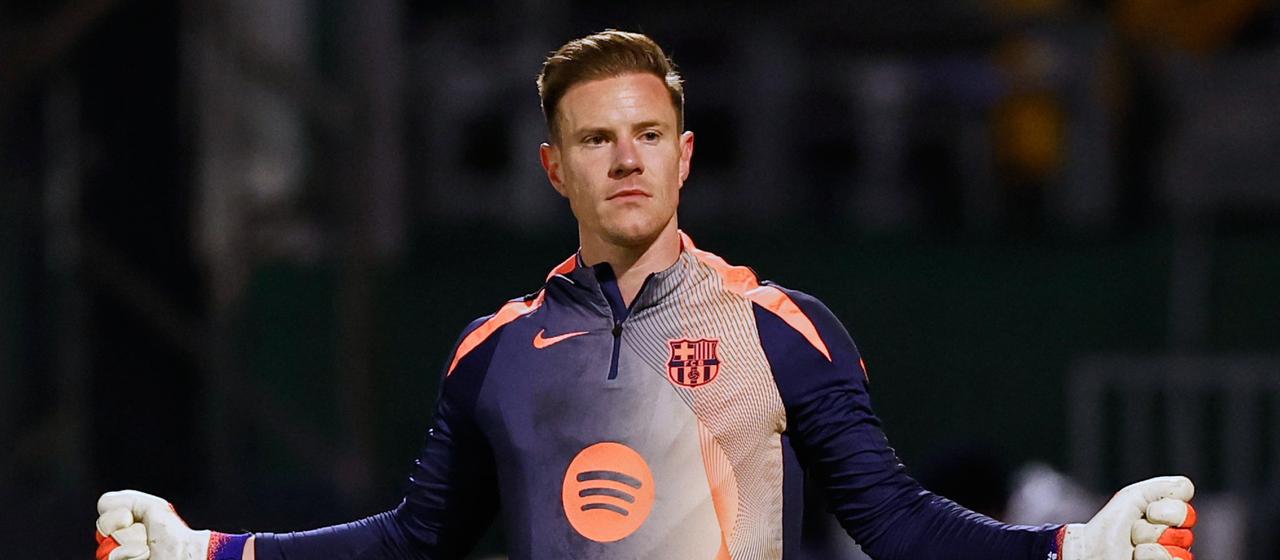 Barcelonas Torhüter Marc Andre Ter Stegen wärmt sich vor der Partie gegen CD Guadalajara auf