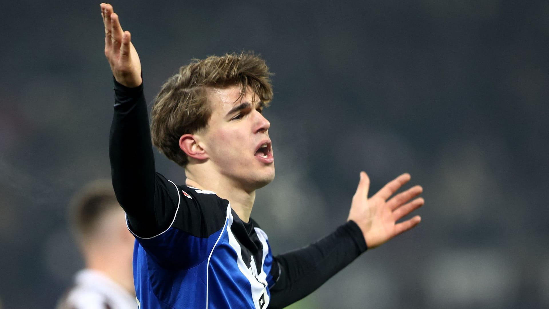 Hamburgs Luka Vuskovic: Im Spiel gegen St. Pauli musste sich der HSV-Stürmer einige Schmähungen der Heimfans gefallen lassen.