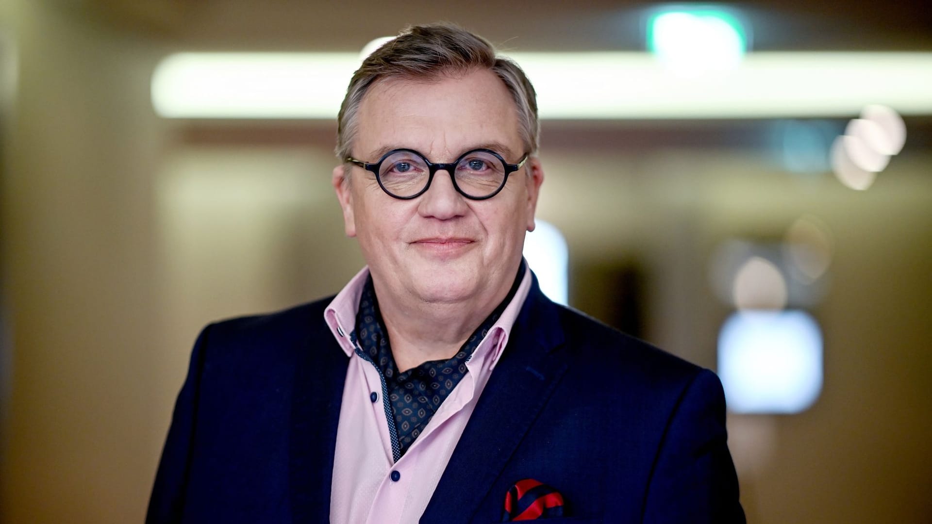 Hape Kerkeling: Der Komiker und Autor feiert in Kürze seinen 60. Geburtstag. Hape Kerkeling: Der Komiker und Autor feiert in Kürze seinen 60. Geburtstag.