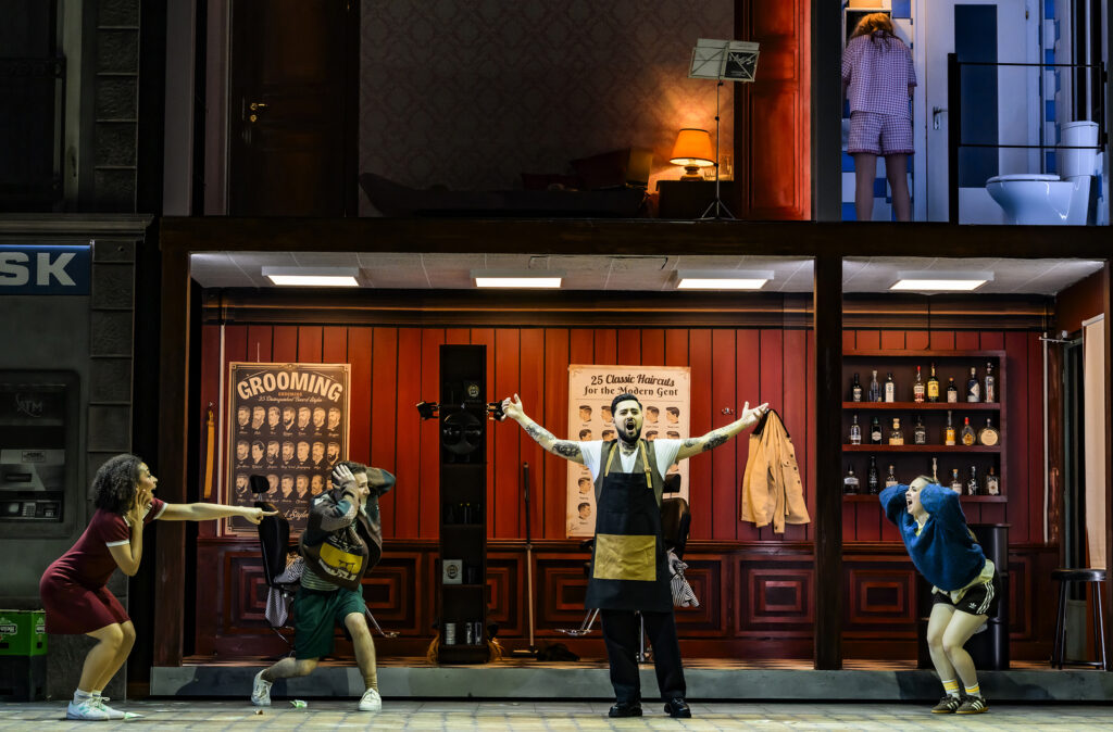 „Il Barbiere di Siviglia“ in der Oper Bonn stürmisch gefeiert – DAS OPERNMAGAZIN