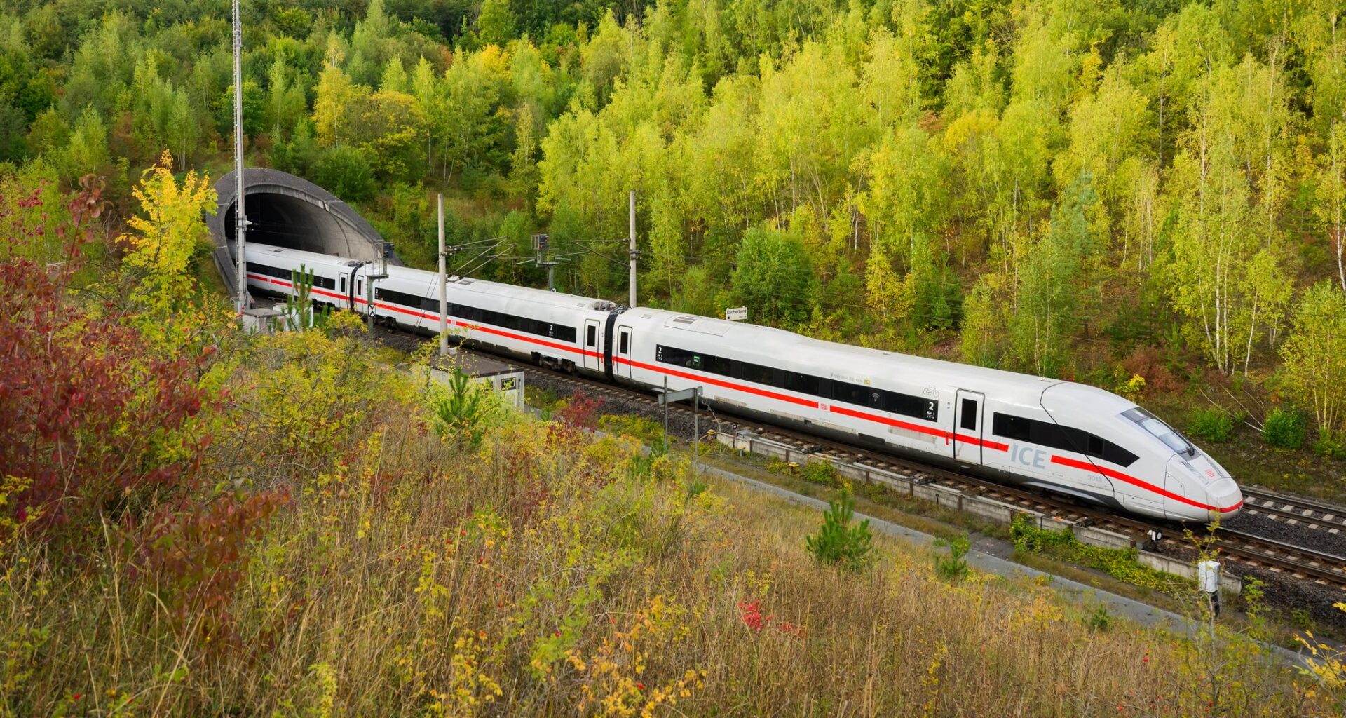Die Bahnstrecke zwischen Hannover und Hamburg ist eine wichtige Verbindung im Norden und stark überlastet. (Archivbild) Shireen Broszies/dpa