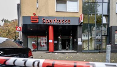 Sparkasse in Gelsenkirchen abgesperrt.