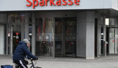 Eingang einer Sparkassen-Filiale in Gelsenkirchen.