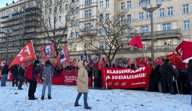 Tausende ziehen zu Gräbern von Luxemburg und Liebknecht in Berlin