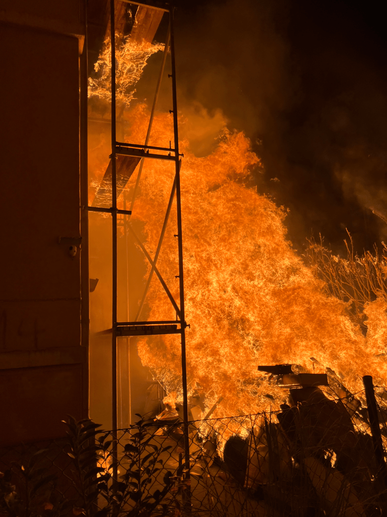 Die Flammen schlugen bis zum Dach des Hauses