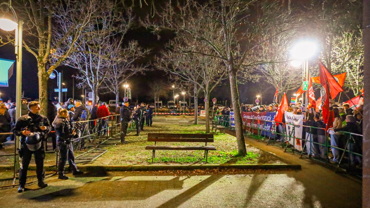 Netzwerk gegen Rechts protestiert gegen AfD-Gipfeltreffen in Karlsruhe