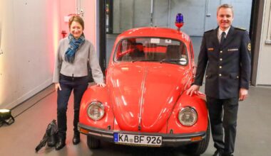 Berufsfeuerwehr Karlsruhe feiert 100 Jahre mit Nostalgie, Podcast und moderner Technik