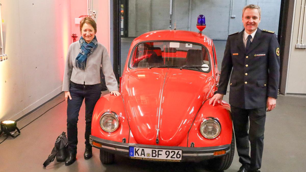 Berufsfeuerwehr Karlsruhe feiert 100 Jahre mit Nostalgie, Podcast und moderner Technik