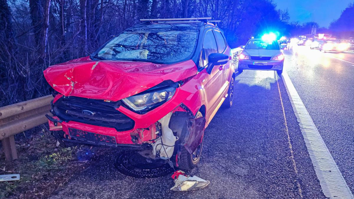 Unfall auf der Südtangente in Karlsruhe: Eine Person verletzt