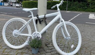 Neues Geisterrad in Bonn erinnert an verunglückte Frau