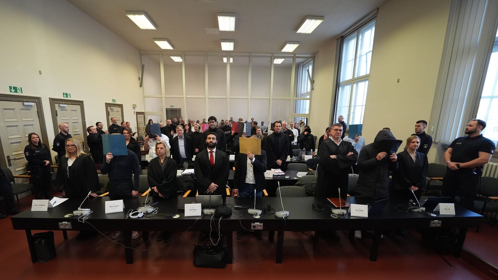 Prozess gegen elf Angeklagte wegen Drogenhandels Prozess gegen elf Angeklagte wegen Drogenhandels