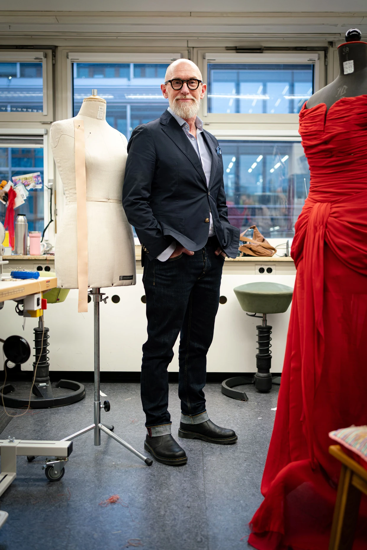 In der Schneiderei: Kostümdirektor Markus Maas ist selbst gelernter Maßschneider.