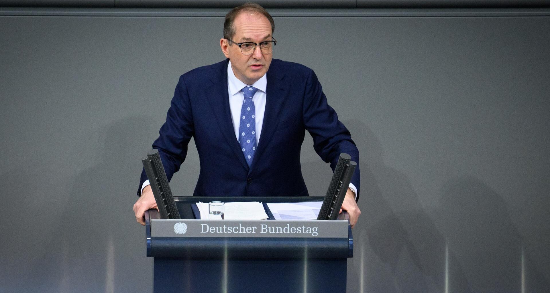 Bundesinnenminister Dobrindt spricht in der 56. Plenarsitzung der 21. Legislaturperiode im Deutschen Bundestag.