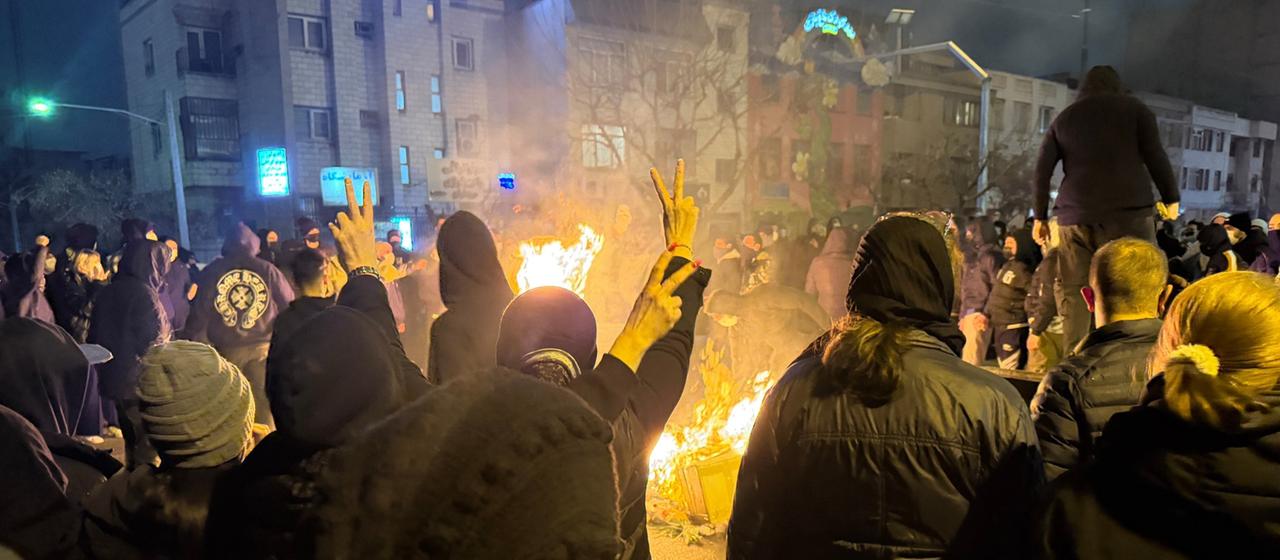 Iraner nehmen an einer Demonstration in Teheran teil.