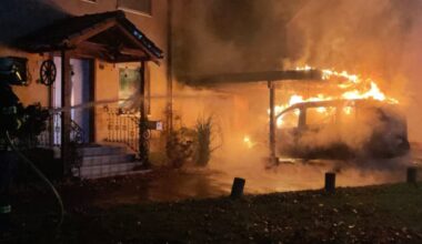 Camper fackelt ab und greift auf Carport über