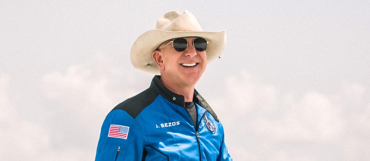 Amazon- und Blue-Origin-Gründer Jeff Bezos im Raumanzug (Archivbild) | picture alliance / ZUMAPRESS.com Amazon- und Blue-Origin-Gründer Jeff Bezos im Raumanzug (Archivbild)