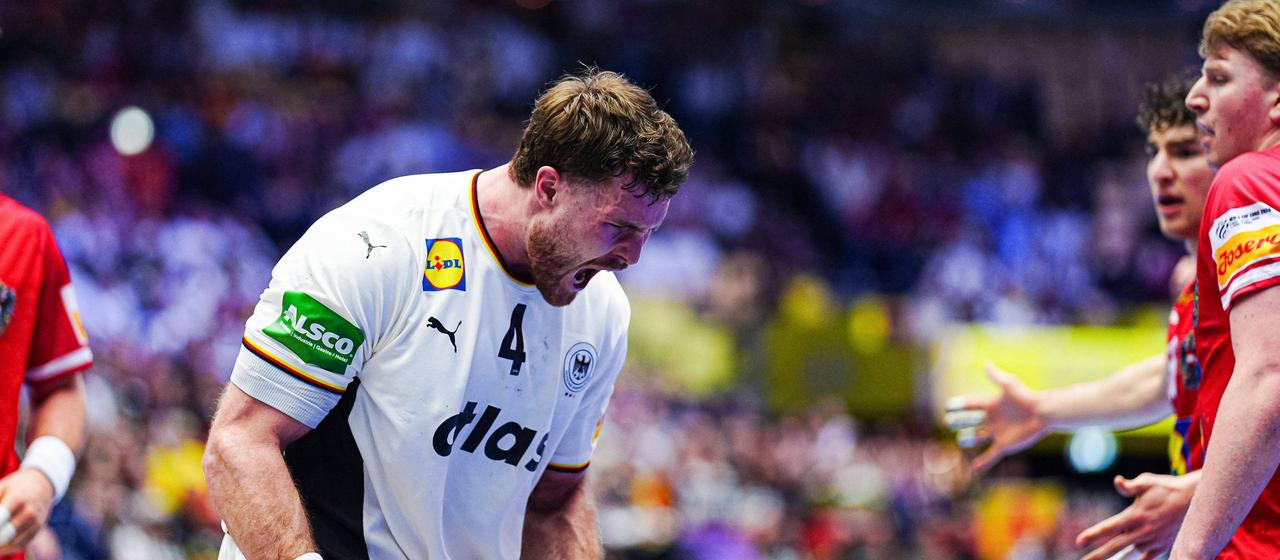 Johannes Golla jubelt während des Spiels gegen Österreich | IMAGO/Eibner-Pressefoto/Marcel von Fehrn Johannes Golla jubelt während des Spiels gegen Österreich