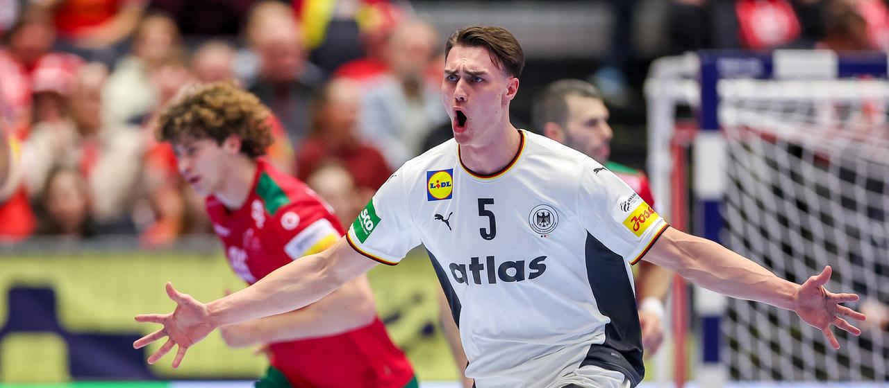 Miro Schluroff freut sich über sienen Treffer