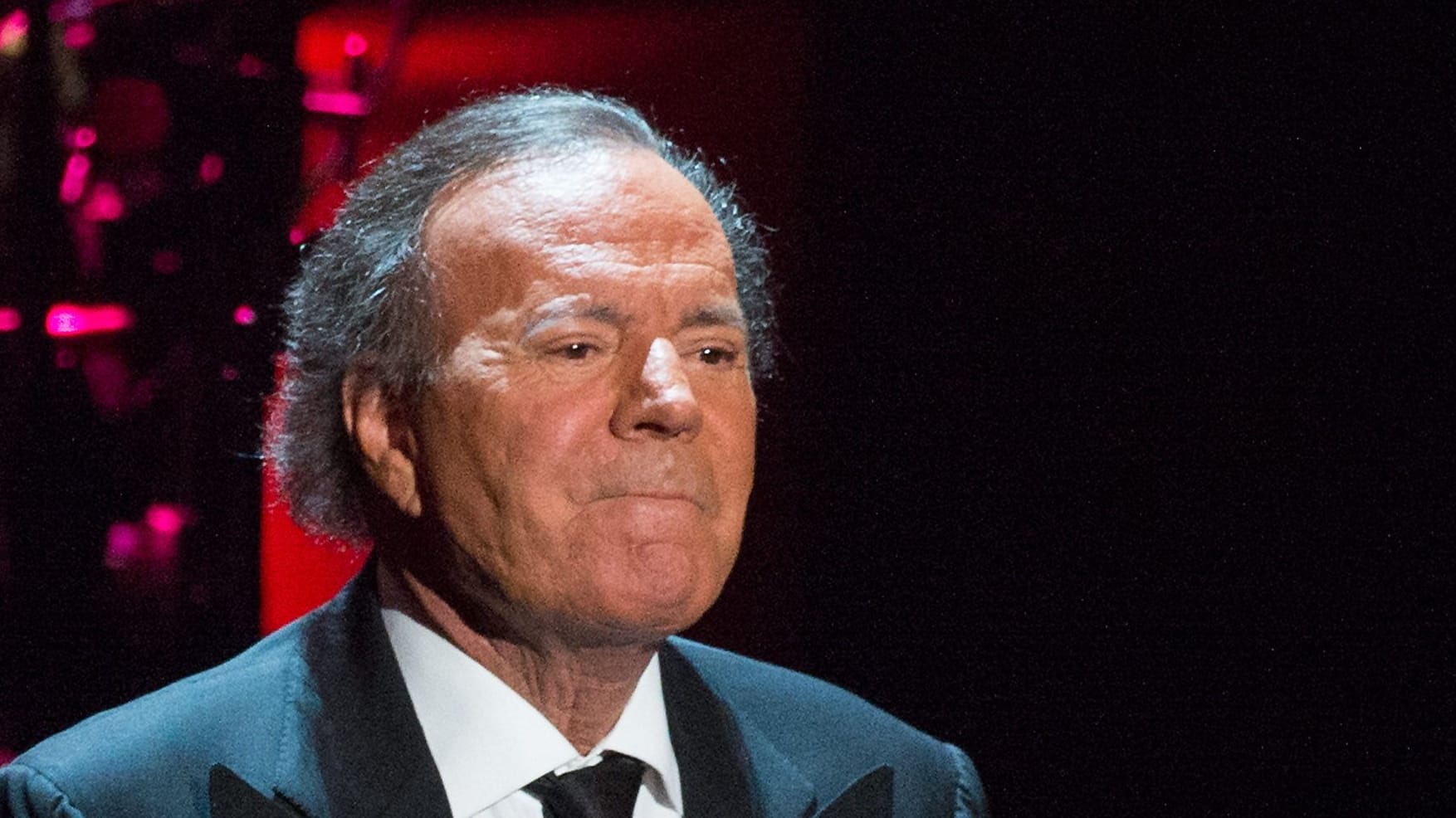 Julio Iglesias: Ex-Angestellte berichten von sexuellen Übergriffen. Julio Iglesias: Ex-Angestellte berichten von sexuellen Übergriffen.