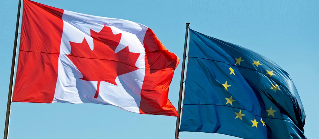 Flaggen Kanadas und der EU | dpa Flaggen Kanadas und der EU