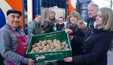 Erste Frohburger Rekord-Kartoffeln an Tafel in Leipzig ausgeliefert