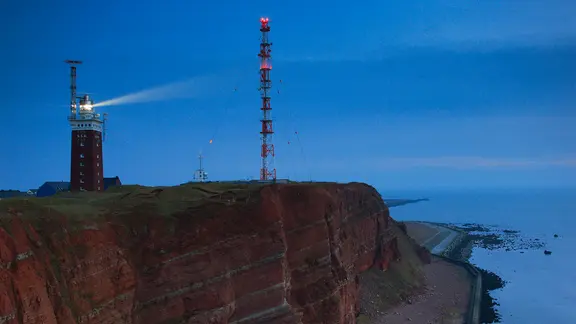 Ein Mast an einer Klippe | P. Frischknecht Ein Mast an einer Klippe