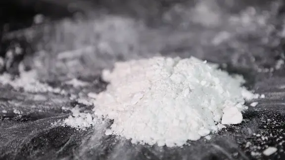 Ein Haufen mit weißem Pulver. | picture alliance / Christian Charisius/dpa Ein Haufen mit weißem Pulver.
