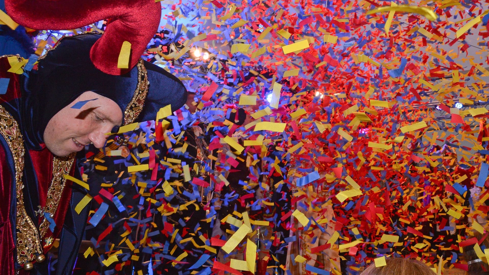 Konfettiregen an Fettdonnerstag in Aachen (Symbolfoto): So ein Wurf kann teuer werden.