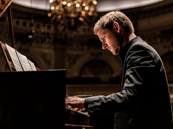 Pianist Kristian Bezuidenhout Photo: Marco Borggreve
für Pierre-Boulez-Saal