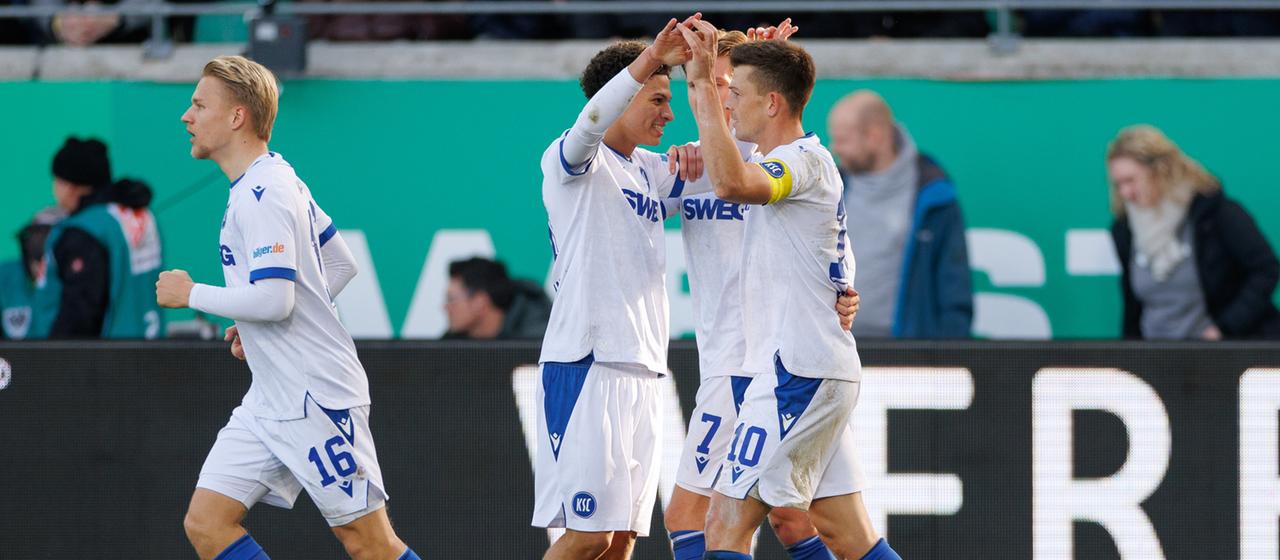 Karlsruher SC bejubelt die Fürhung gegen Preußen Münster