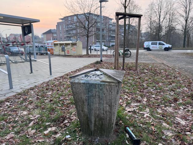 Vom Sockel gestoßen: An der Hollesenstraße in Rendsburg stand zum Diebstahl im vergangenen Dezember die „Karpfengruppe“ von Karlheinz Goedtke. 