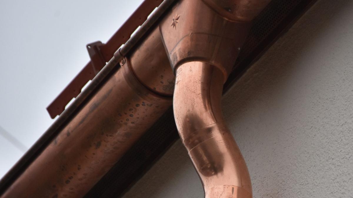 Nachbar verfolgt Dachrinnen-Trickbetrüger von Münster bis Aichach