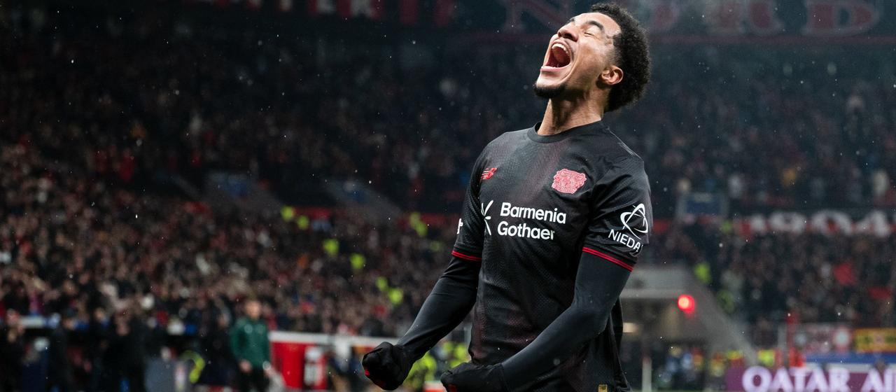 Leverkusen bejubelt die Führung | dpa Leverkusen bejubelt die Führung