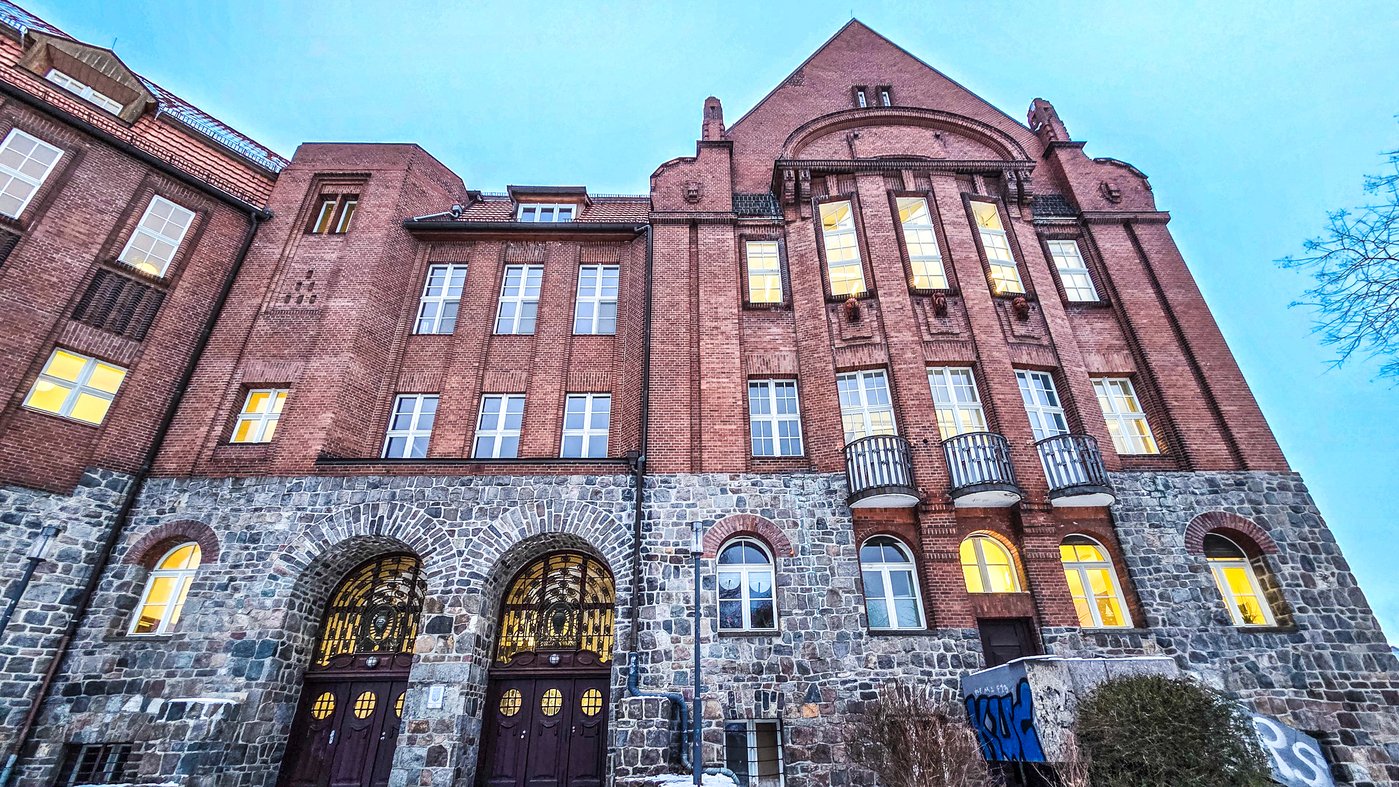 Wann startet die Sanierung dieses Gymnasiums?
Berliner Bezirk schildert Pläne für eine seiner beliebtesten Schulen