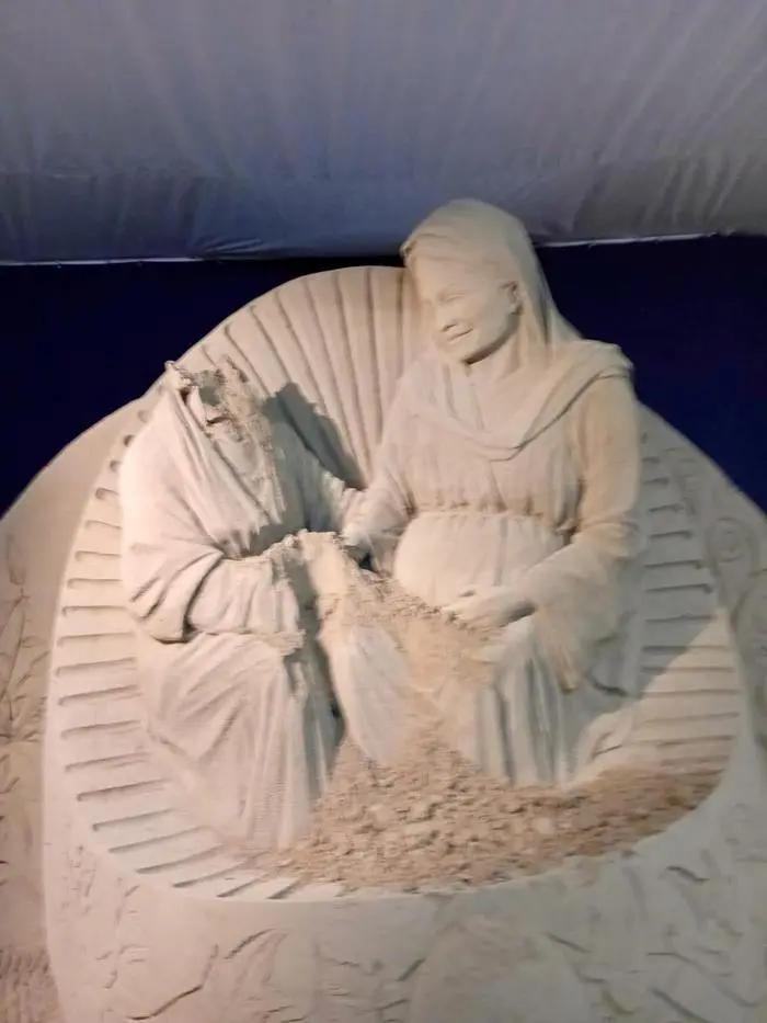 Die heilige Elisabeth bei der Sandkrippe in Lignano verlor ihren Kopf durch die Kälte