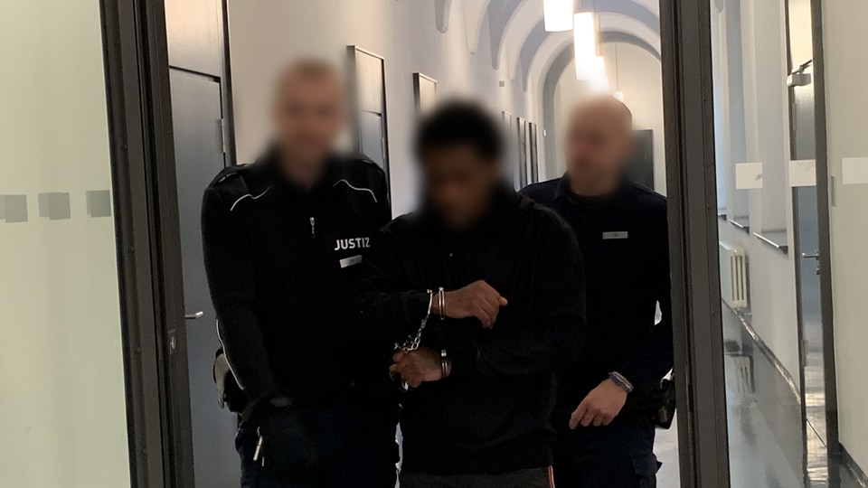 Urteil im Liebesbetrug-Prozess: Haftstrafen für junge Täter