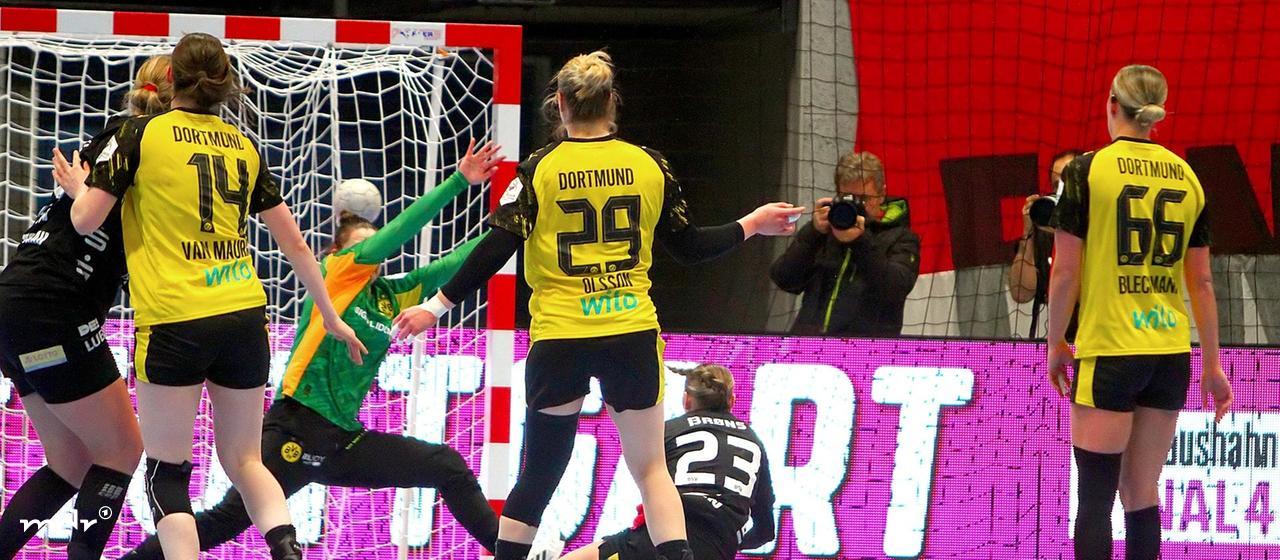 Spielszene der Begegnung | Frank Kruczynski Spielszene der Begegnung