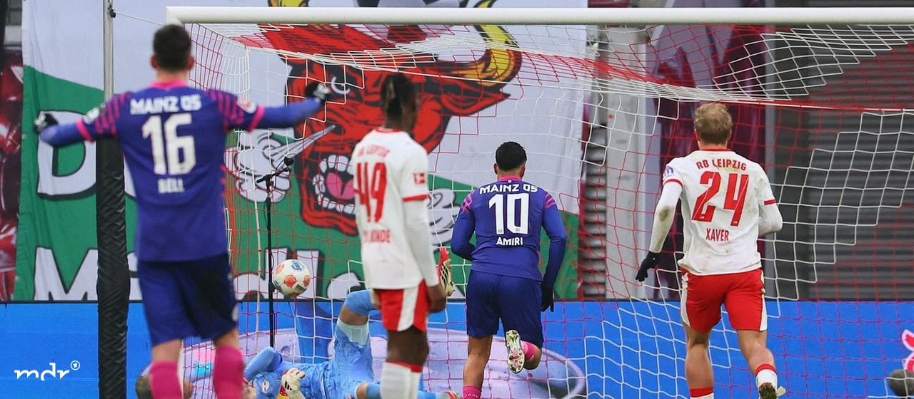 Tor fr Mainz zum 1:1. Im Bild: Torschtze Nadiem Amiri ( 10, Mainz) verwandelt enen Elfmeter gegen Torwart Peter Gulacsi (1, RB Leipzig) | PICTURE POINT / Roger Petzsche Tor fr Mainz zum 1:1. Im Bild: Torschtze Nadiem Amiri ( 10, Mainz) verwandelt enen Elfmeter gegen Torwart Peter Gulacsi (1, RB Leipzig)