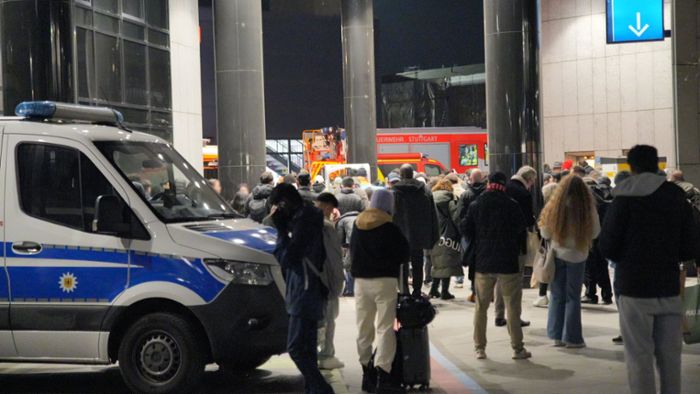 Alarmfall kurz vor Weihnachten: Verdächtiger nach Bombenalarm am Stuttgarter Hauptbahnhof ermittelt